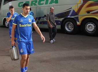 Lateral Marquinhos sofre torção no joelho e para por pelo menos 15 dias