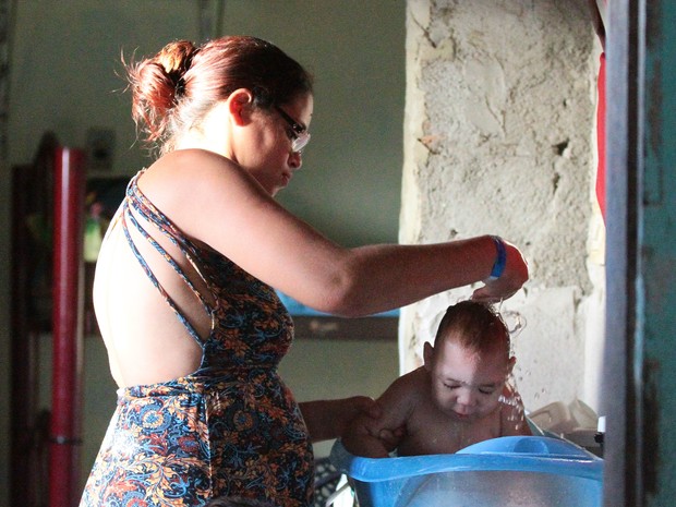 Mylene Ferreira e Davi Henrique - 1 ano microcefalia (Foto: Marlon Costa/Pernambuco Press)