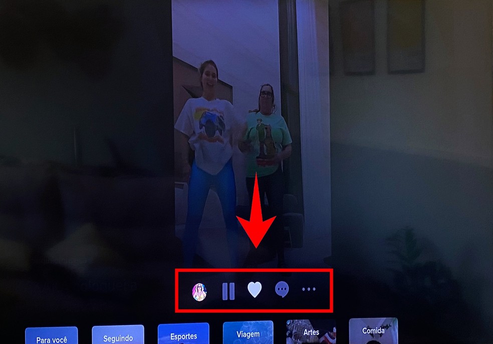 TikTok permite curtir e comentar vídeos pela TV — Foto: Reprodução/Rodrigo Fernandes