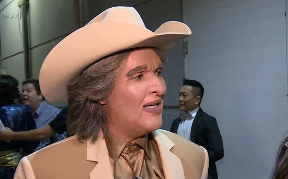 Solange Almeida caracterizado de Sérgio Reis após apresentação no 'Show dos Famosos' — Foto: Gshow