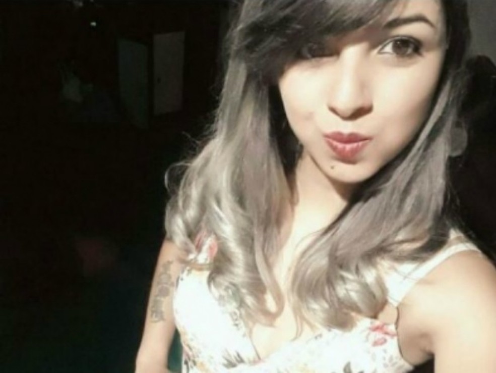 Aline Cosmo da Silva, de 22 anos, foi morta a tiros nesse domingo (12) (Foto: Divulgação)