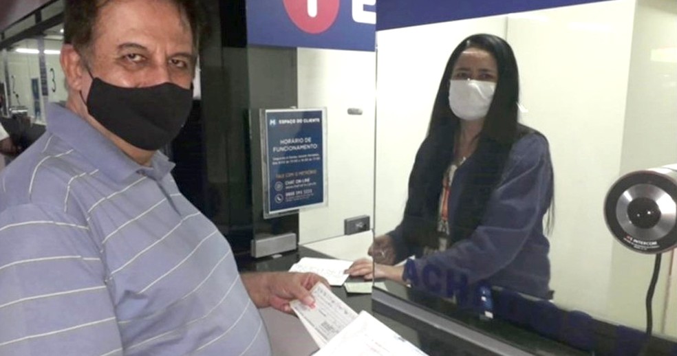 Perdeu R$ 80 mil e... Achou! Advogado recupera cheques deixados no metrô — Foto: TV Globo