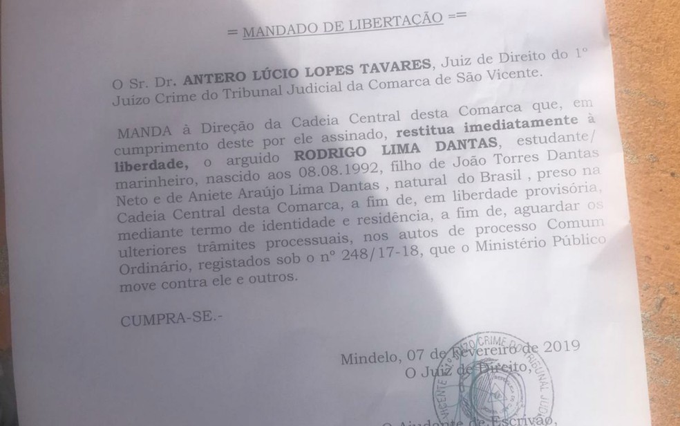 Velejadores brasileiros suspeitos de levar 1t de cocaína em barco para Cabo Verde são soltos e vão responder em liberdade — Foto: Alex Coelho
