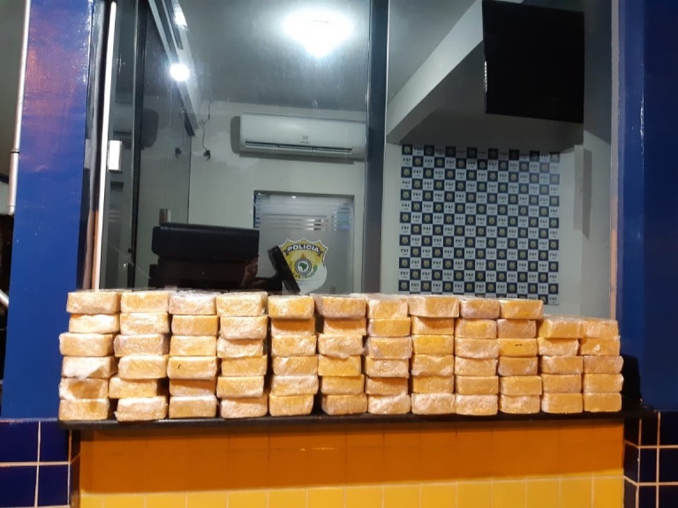 Mais de 150 kg de droga foram apreendidos nas fiscalizações — Foto: Divulgação/PRF