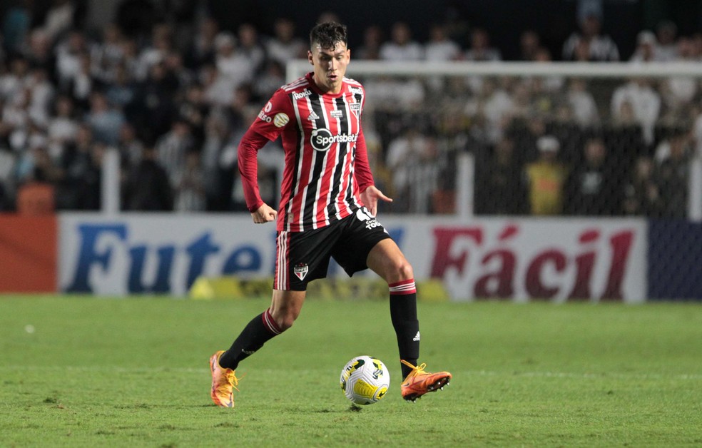 Ferraresi estreou pelo São Paulo no clássico com o Santos  — Foto: Rubens Chiri/ saopaulofc.net 