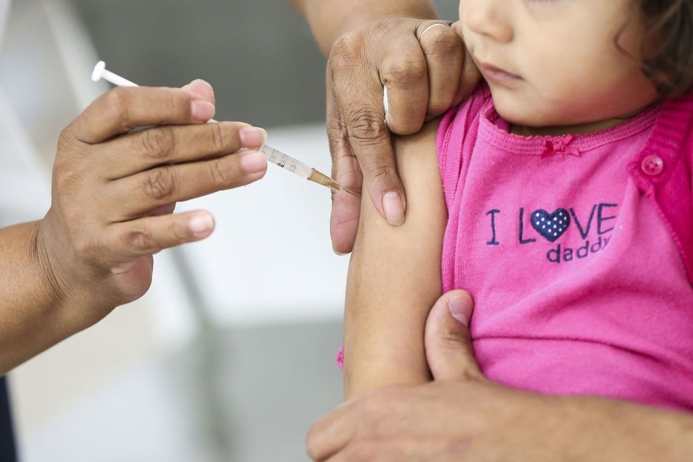 Criança recebendo vacina contra o sarampo  — Foto: Marcelo Camargo/Agência Brasil