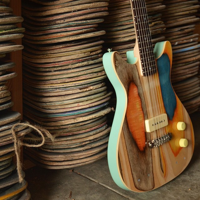 Guitarras feitas com skate por Nick Pourfard (Foto: reprodução)