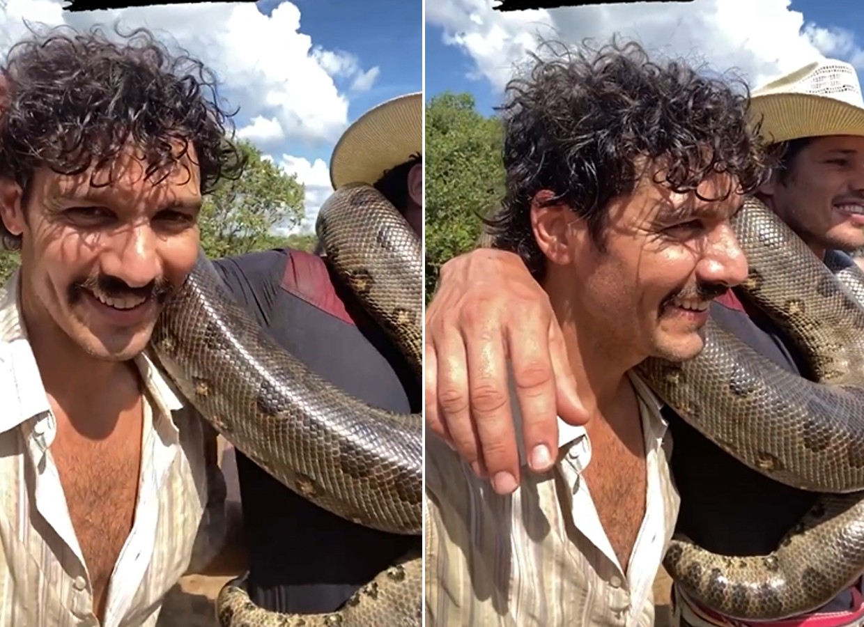 Guito Show e José Loreto aparecem com cobra no pescoço no Pantanal (Foto: Reprodução/Instagram)