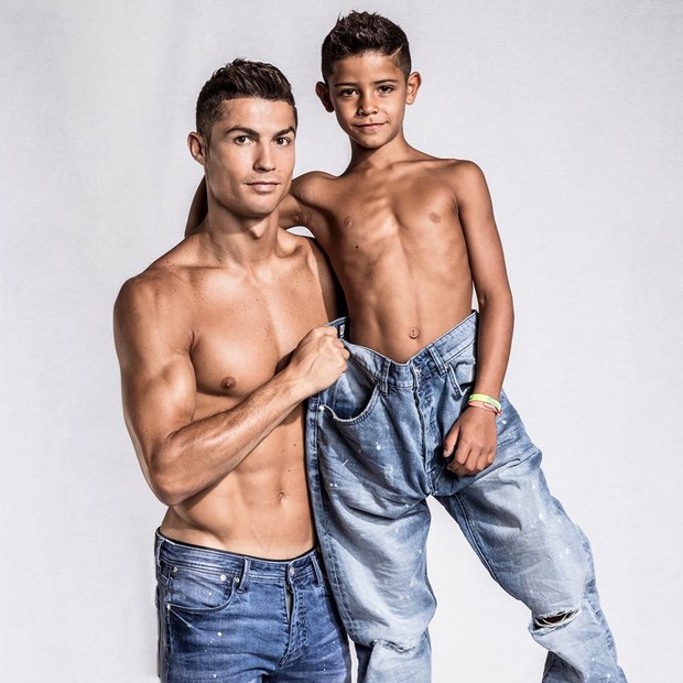 Cristiano Ronaldo e Cristiano Ronaldo Jr (Foto: reprodução )