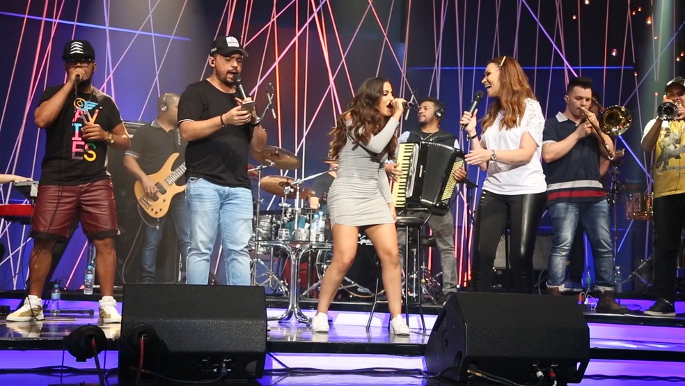 Aviões Do Forró Música Nova 2016 Sucesso De Anitta Se Transforma Em Versao Com Avioes Do Forro