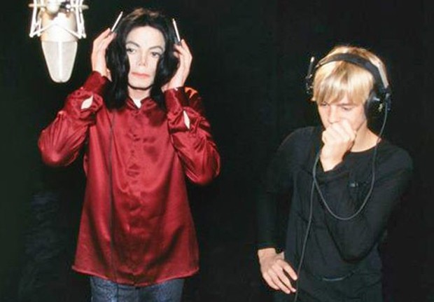 Michael Jackson e Aaron Carter em 2004 (Foto: Reprodução)