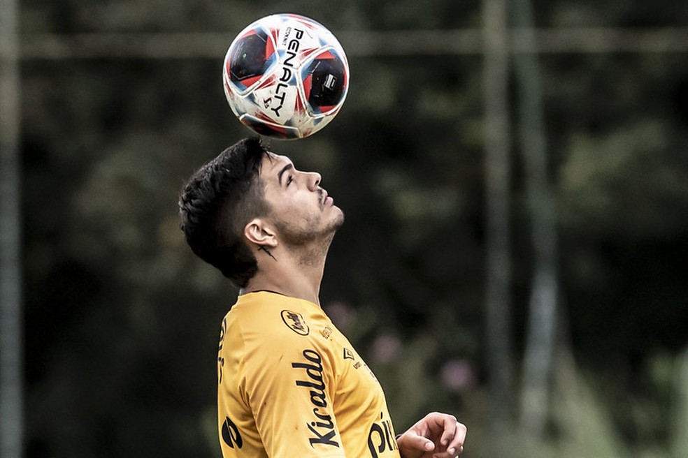 Rodrigo Fernández durante treino do Santos — Foto: Ivan Storti/Santos FC