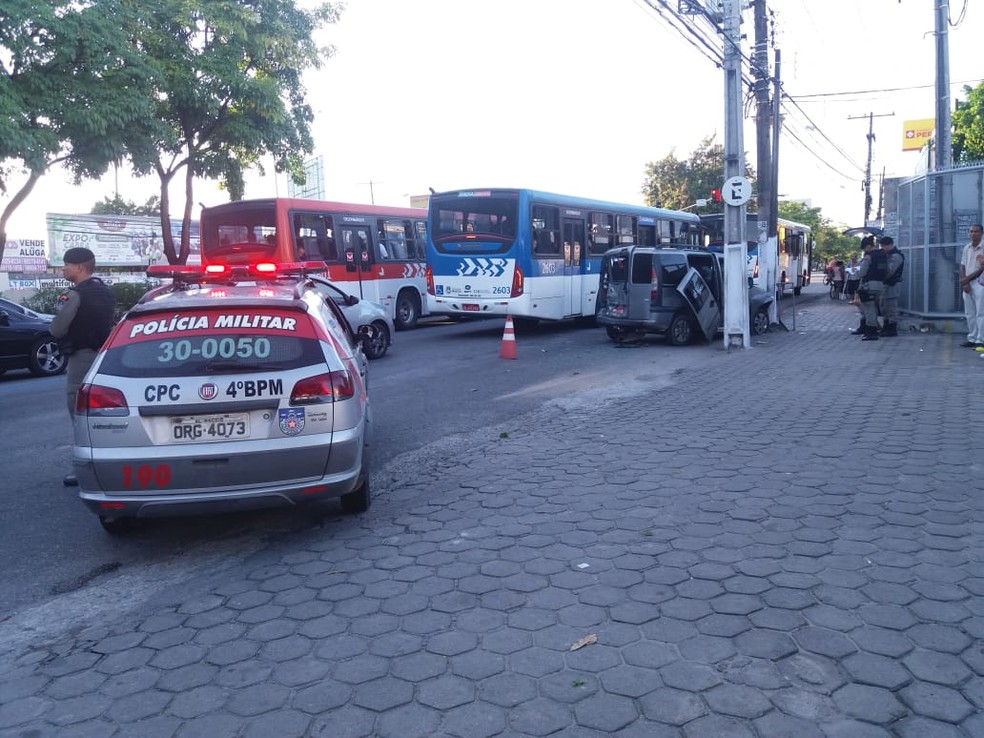 Transito ficou lento na região após acidente — Foto: Heliana Gonçalves/TV Gazeta