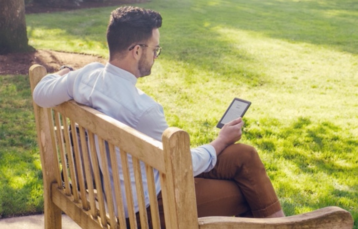 Kindle 10ª Geração: prós, contras e preço do leitor de livros da Amazon