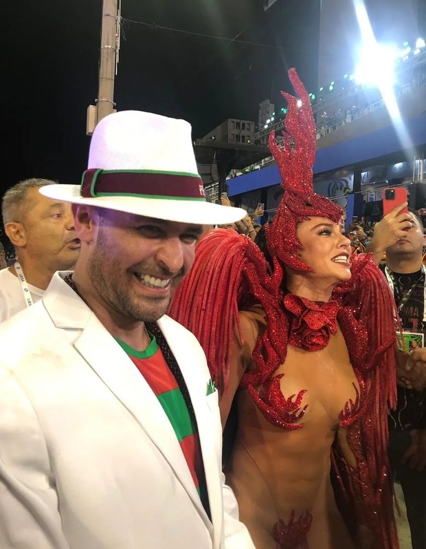 Diogo Nogueira e Paolla Oliveira no desfile da Grande Rio (Foto: Reprodução/Instagram)