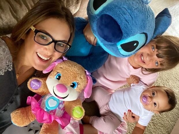 Ticiane Pinheiro e as filhas, Rafaella e Manuella (Foto: Reprodução/Instagram)