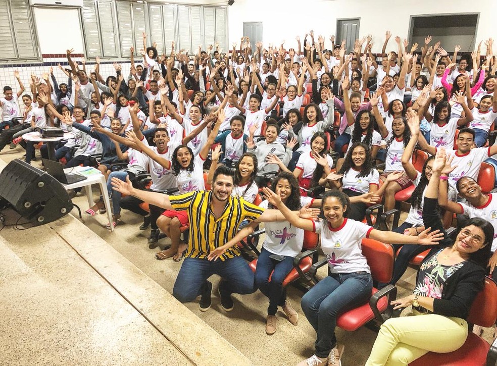 Francisco em uma de suas palestras sobre conscientização do HIV — Foto: Arquivo pessoal 