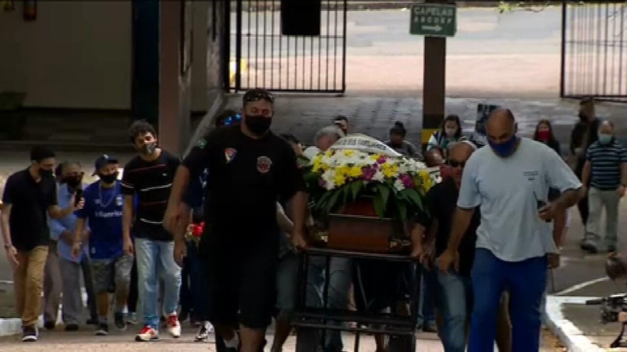 Corpo de João Alberto Silveira Freitas é enterrado em Porto Alegre