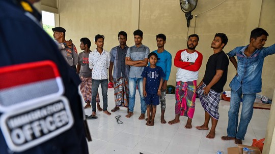 Quase 200 refugiados rohingya chegam a nado na Indonésia