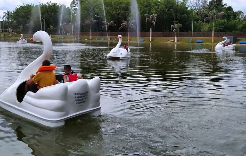 Prefeitura realiza 'pedalinho solidário' aos domingos em parque de Buri — Foto: Prefeitura de Buri/Divulgação