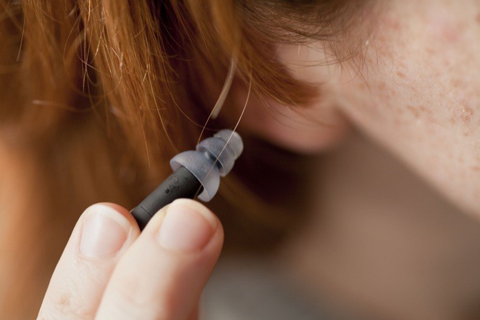 Exemplo de fone de ouvid intra-auricular (Foto: Reprodução/Wired)