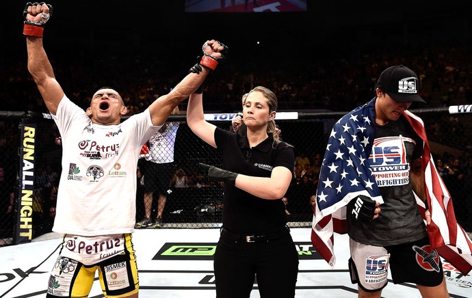Camila Albuquerque, árbitra de MMA (Foto: Getty Images) Camila Albuquerque, árbitra de MMA (Foto: Getty Images)