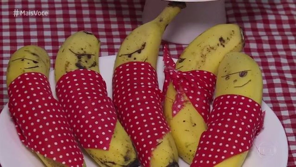 Frutas ganham carinhas, e retalhos e guardanapos podem ajudar a criar personagens â€” Foto: TV Globo