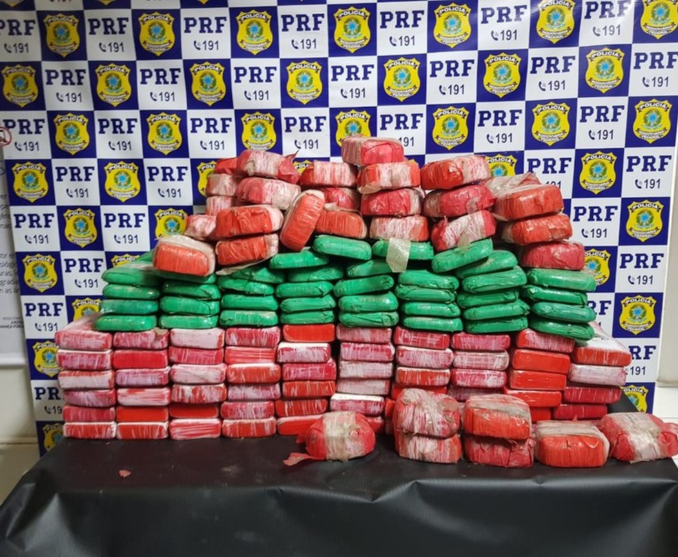 Polícia Rodoviária apreende cerca de 300 quilos de cocaína e pasta base em Santa Inês — Foto: Divulgação/Polícia Rodoviária Federal