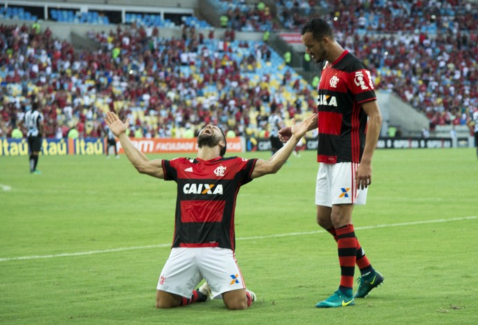 De voleio, Diego, do Flamengo, vence a enquete da pintura de novembro