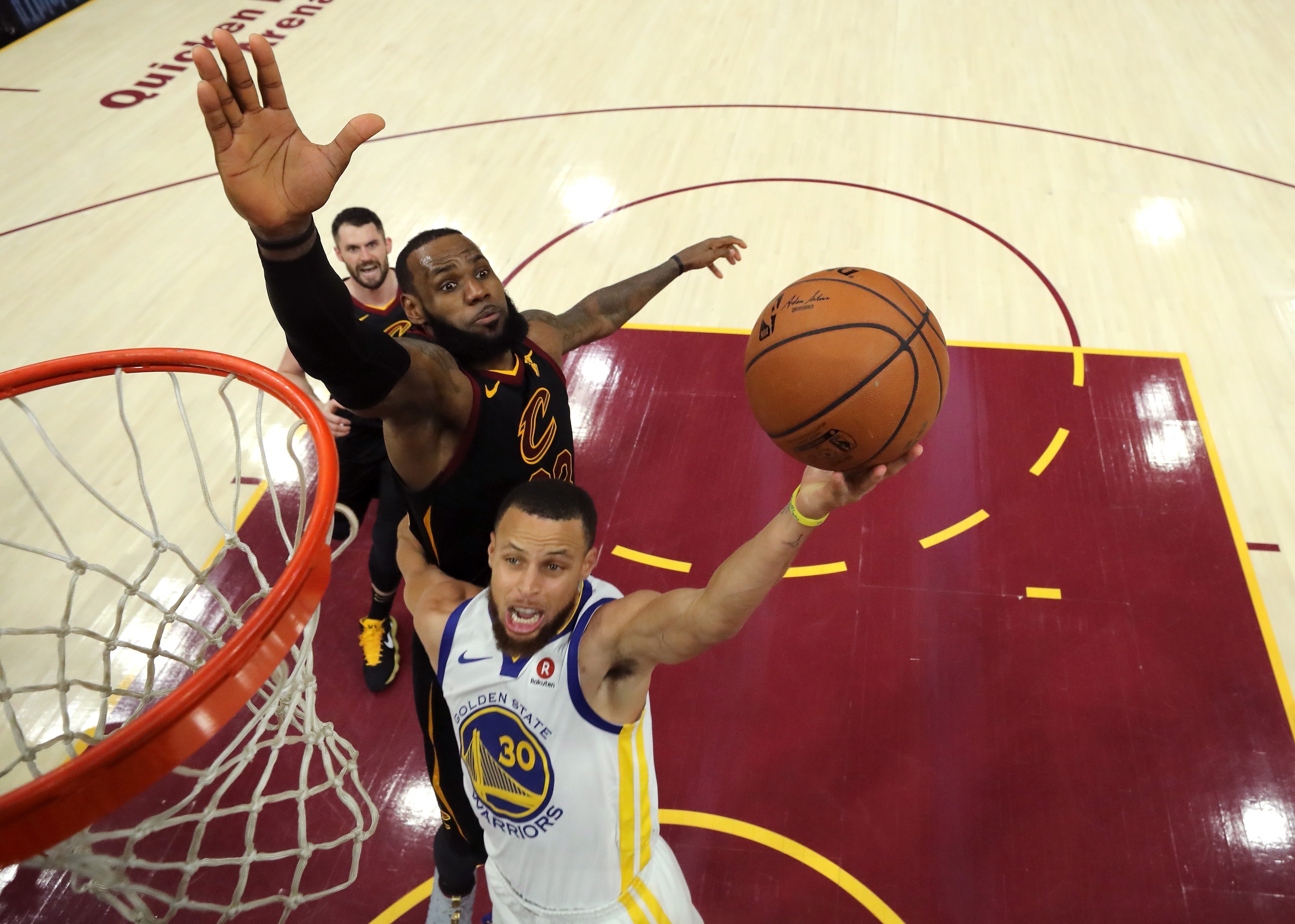 NBA: quem leva a melhor entre LeBron James e Steph Curry? Veja números do  duelo