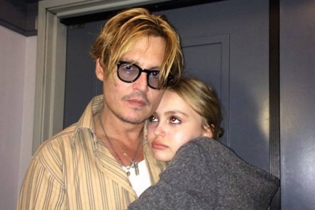 Lily-Rose Depp e o pai, Johnny Depp (Foto: Reprodução/Instagram)