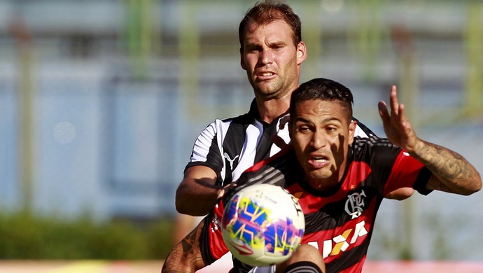 Roger Flores defende Guerrero após camisa 9 jogar três jogos em cinco dias
