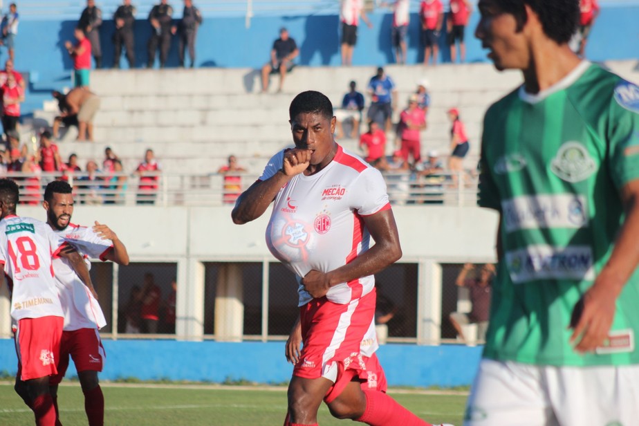River-PI contrata Max, ex-América-RN, e reforça ataque de Flávio Araújo para a Série D