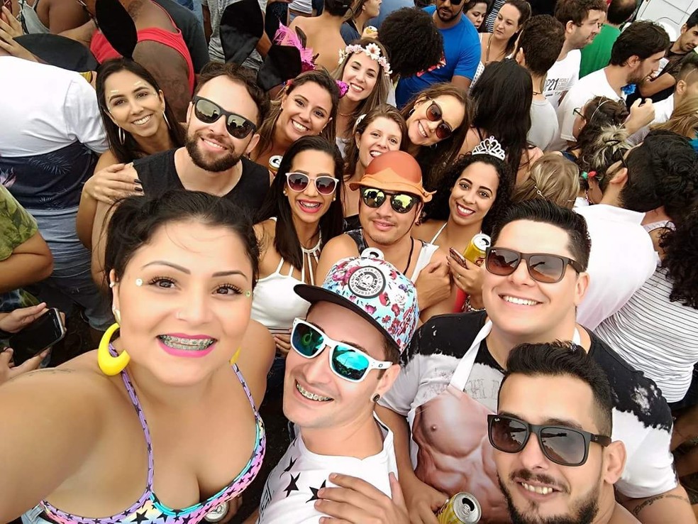 Amigos em bloco de carnaval antes do crime na Rebouças (Foto: Arquivo pessoal )
