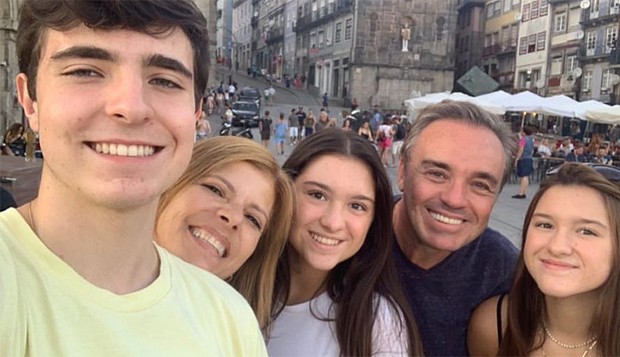 Gugu Liberato com mulher, Rose, e filhos (Foto: Reprodução/Instagram)