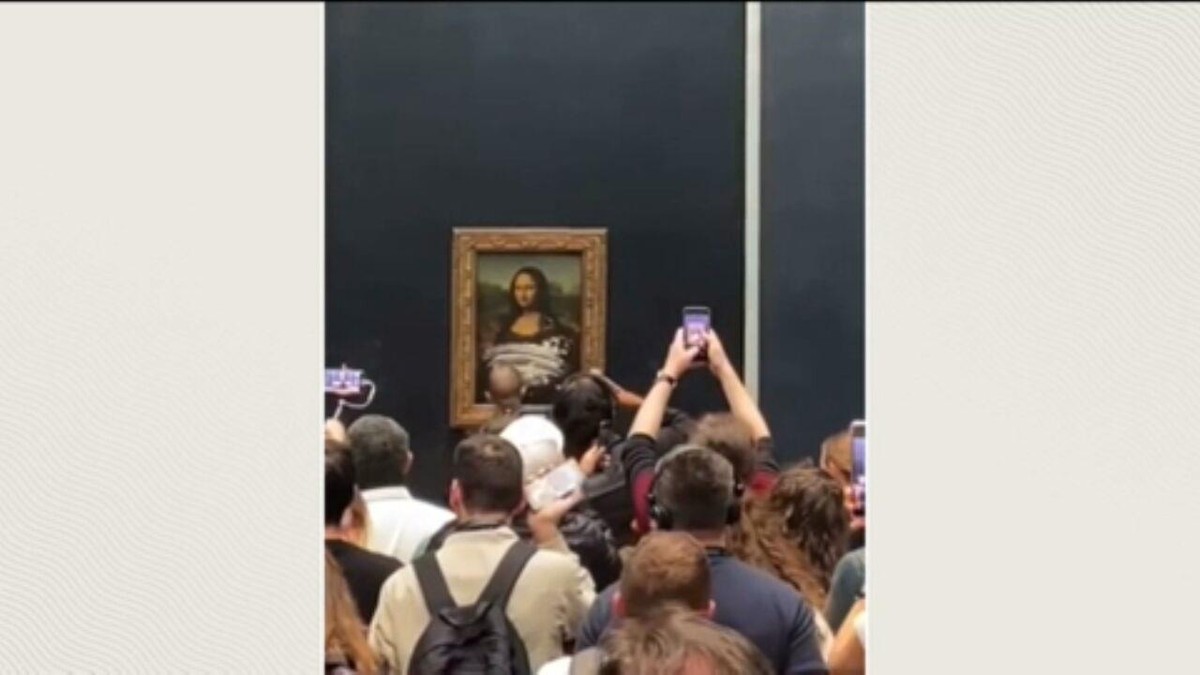 Quadro da Monalisa &eacute; atacado por visitante no Louvre | Mundo | G1