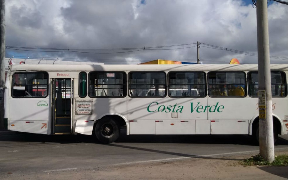 Segundo a Settop, alguns passageiros tiveram ferimentos leves — Foto: Vanderson Nascimento/TV Bahia