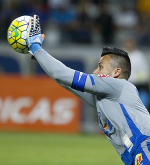 Fábio desvia bomba de Marinho e leva a defesa mais bonita da 13ª rodada