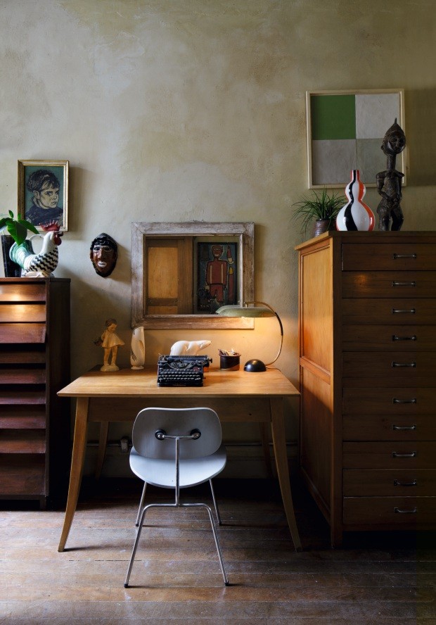 Casal de artistas cria padronagens em revestimentos na própria casa (Foto: Filippo Bamberghi)