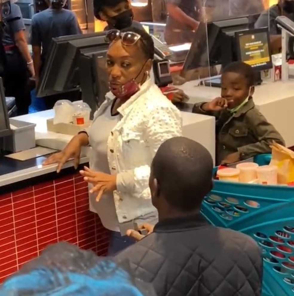 Homem pede mulher em casamento na fila do Mc Donald's e ouve 'n&atilde;o' &mdash; Foto: @Madame_Fossette / Twitter