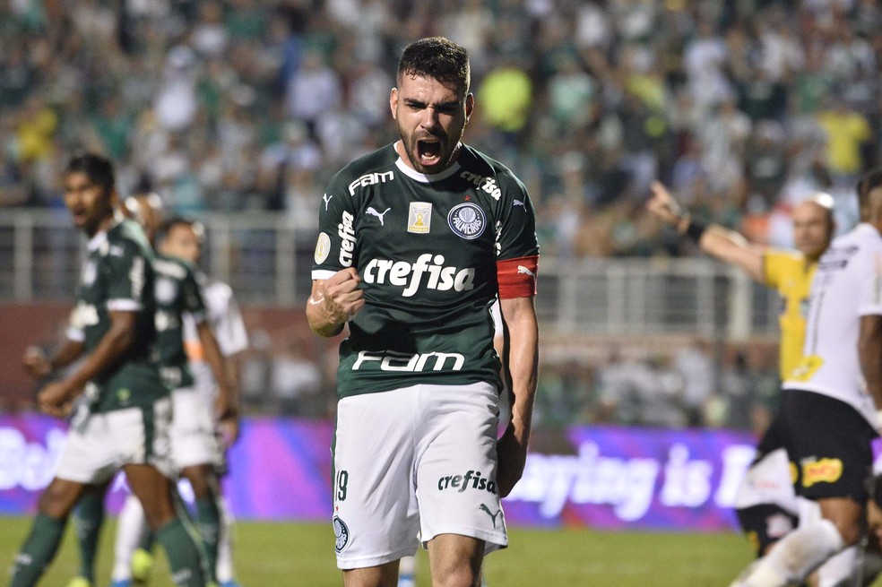 Lei do Ex em ação: Bruno Henrique celebra gol sobre o Corinthians, pelo Brasileirão 2019 — Foto: Marcos Ribolli