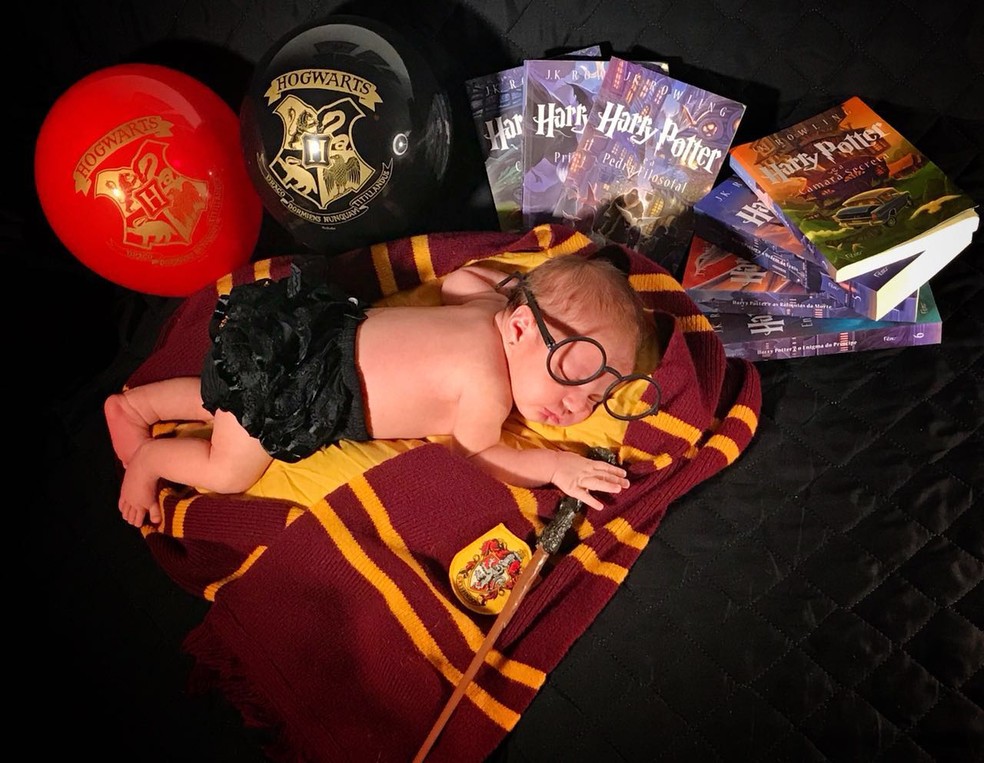 Fas Do Harry Potter E Com Grana Curta Irmas Usam Criatividade Em Ensaio Newborn Caseiro Em Ms Mato Grosso Do Sul G1