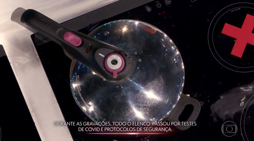 Tarja em episódio de Mestre do Sabor, indicando testagem dos participantes  — Foto: TV Globo/Reprodução 