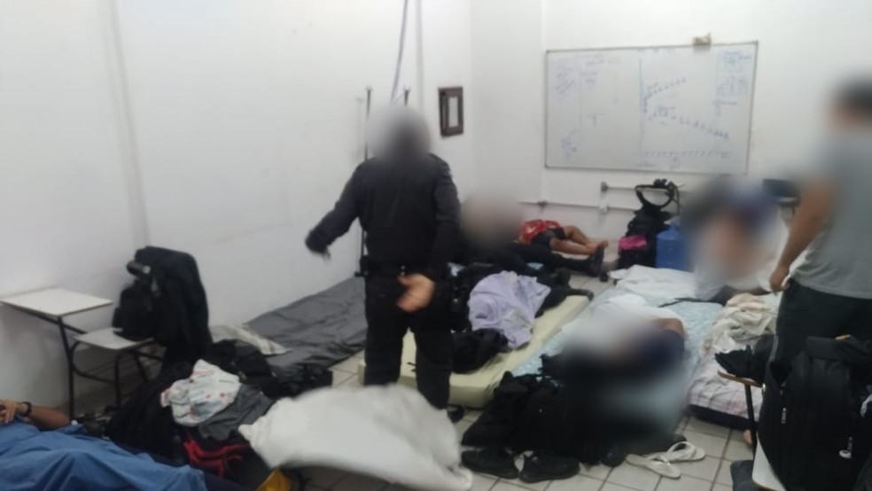 Parte dos novos soldados da PM dormem em colchonetes no ch&atilde;o em unidades no interior do RN, segundo associa&ccedil;&atilde;o &mdash; Foto: Cedida