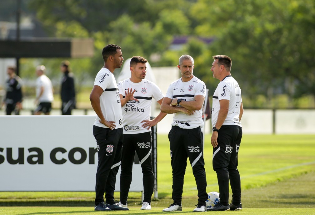 Na luta pelo G-4, Corinthians reencontra rivais que iniciaram a melhor sequência de Sylvinho no Brasileirão