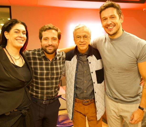 Paula Lavigne, Gregorio Duvivier, Caetano Veloso e João Vicente de Castro (Foto: Gui Machado)