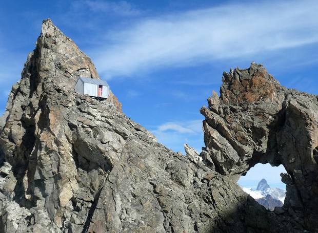 Cabana fica localizada em pico de montanha (Foto: Reprodução Roberto Dini, Stefano Girodo, Grzegorz Grodzicki and Adele Muscolino)