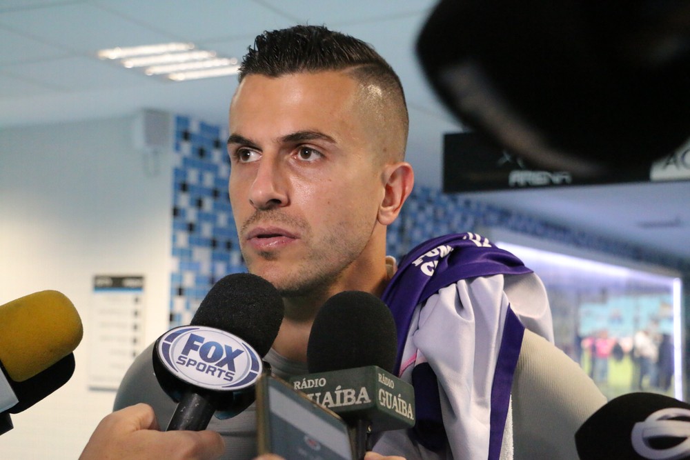 Grohe quebra recorde pessoal sem levar gol e vai eternizar luvas em museu pessoal