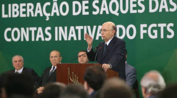 Henrique Meirelles, ministro da Fazenda, durante anúncio sobre saque das contas inativas do FGTS (Foto: Reprodução/Agência Brasil)