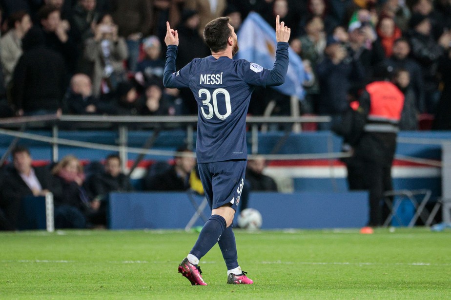 Camisa usada por Messi contra o Angers é vendida em leilão